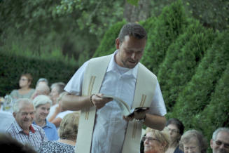 Pfarrer Altmann bei der Kräuterweihe am 15.8.2017